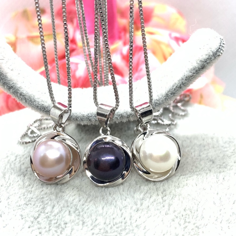 Natural Freshwater Pearl Necklace - Picture 2 of 6